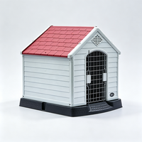 Nichoir pour chien en plastique durable avec toit rouge, montage facile, abri extérieur imperméable pour animaux de compagnie, pour jardin et cour.