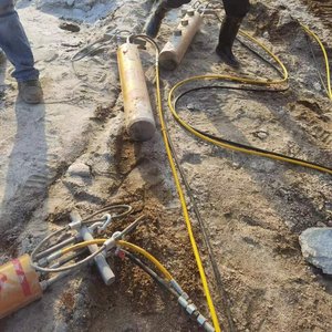 2026 Penjualan Terlaris Hydraulic <span class=keywords><strong>Rock</strong></span> Piston Splitter Gaya 3500KN Diameter Lubang 180MM Membentuk Ulang Ketinggian Baru Pemecah Batu - Product Image 5