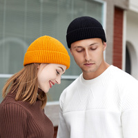 Bonnet court en tricot côtelé unisexe avec logo personnalisé OEM, couleur unie, revers, style pêcheur, bonnet chaud d'hiver