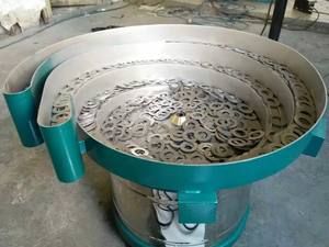 Máquina Alimentadora Vibratória Automática com Anel O Rotativo Multi-Trilho - Product Image 5