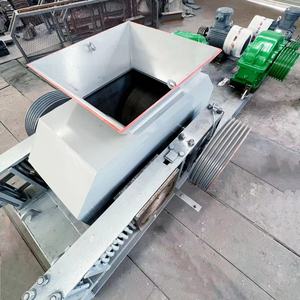 Concasseur à double rouleau portable, moteur AC, capacité maximale de 10 t/h, moteur haute performance, roulement, pierre, minerai, charbon, gangue, argile - Product Image 3