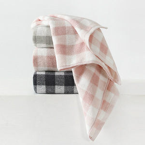 Toalla Facial a Cuadros de Algodón Puro 34x74cm, Suave, Absorbente, Agradable para la Piel, Uso Doméstico, Rectangular, Tejida, Gris Claro y Rosa - Product Image 2