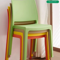 Chaise de jardin en plastique PP moderne, durable et colorée, portable, pour la maison, le bureau, la salle à manger, l'hôtel et l'entrepôt