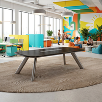 Mesa de Juntas Moderna y Sostenible de MDF E1 con Patas Metálicas Inclinadas, Acabado Brillante, para Reuniones de Directores, con Centro de Energía Integrado, para Escuelas