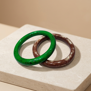 Bracelet rond en résine effet marbre fait main Shan India, léger, tendance, bijoux de créateur pour femme, idéal pour les fêtes, petit prix - Product Image 1
