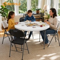 Ensemble pour événements Fold & Go : Tables hautes en plastique avec chaises pliantes en métal