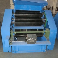 Machine à carder la laine, machine à peigner les fibres de coton et à fabriquer des bandes de fibres