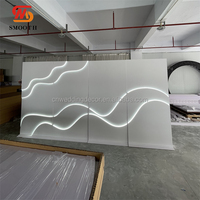 Latar belakang pernikahan Modern halus bentuk gelombang putih lampu LED akrilik PVC 3D latar belakang Panel dinding berdiri