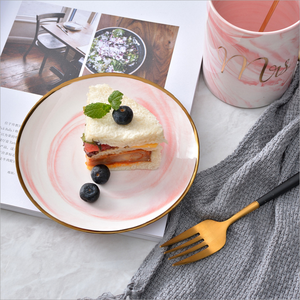 Nouveauté 2024 : Grandes assiettes rondes en céramique marbrée avec bord doré pour gâteaux, salades et desserts – Services de table en porcelaine - Product Image 5