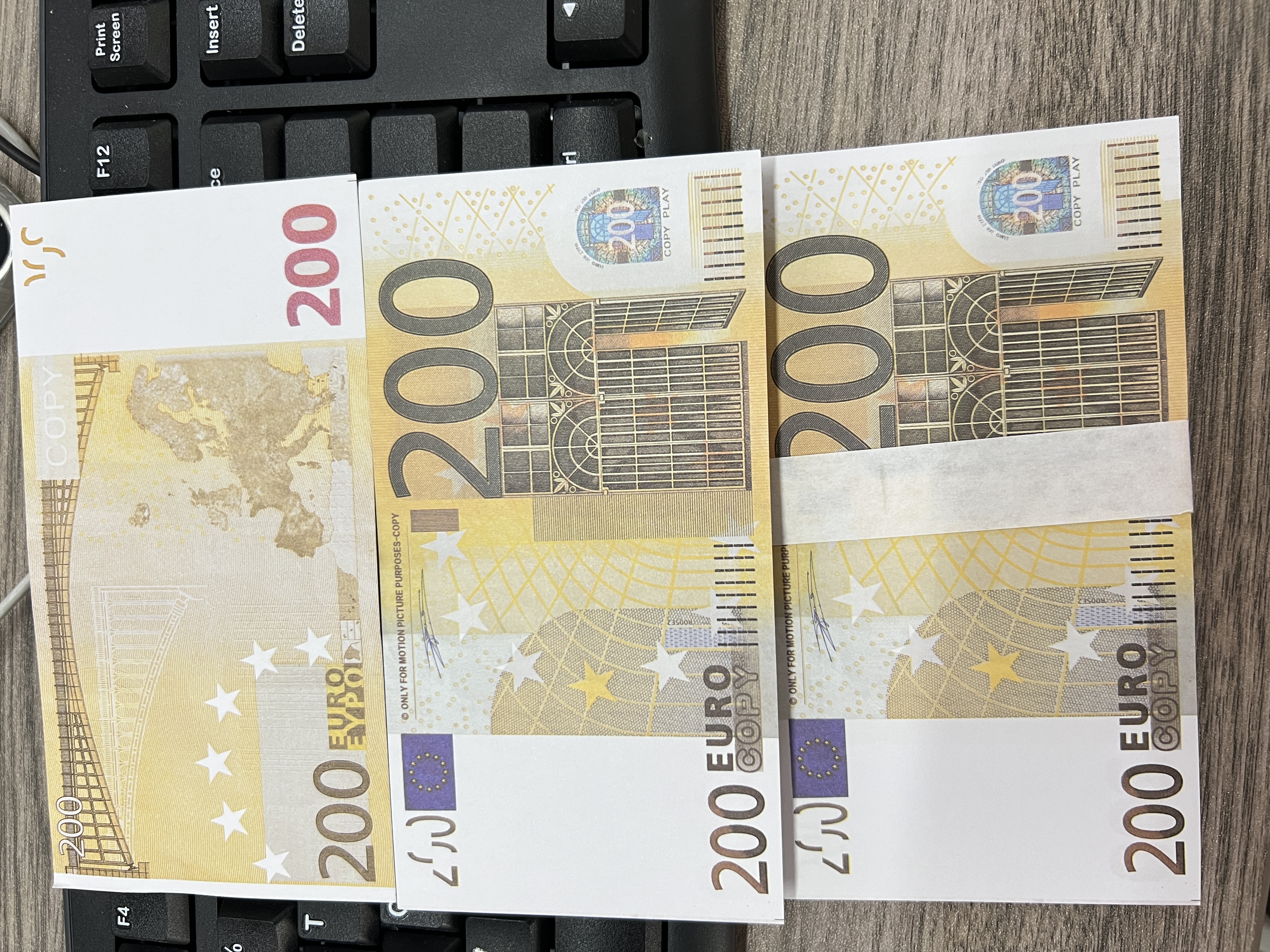 200 euros (100 pièces/douzaine)