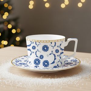 Services à thé haut de gamme en porcelaine fine OEM, comprenant soucoupes à thé, assiettes en porcelaine fine, assiettes à gâteau, assiettes de présentation et assiettes à dinde - Product Image 1