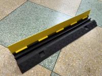 Protector de Cable de PVC de alta calidad, goma de tope de velocidad de canalización para seguridad vial, rampa de Cable de joroba de velocidad de 2/3/5 canales