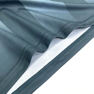 เสื้อฟุตบอล OEM สไตล์เรโทร แบบซับลิเมชั่น ชุดกีฬา แบบสั่งทำพิเศษ วินเทจ คลาสสิก ปักลายเสื้อฟุตบอล - Product Image 6