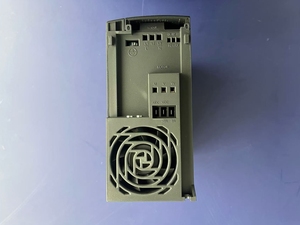 Convertidor de Frecuencia Original Nuevo 132F0030 FC-051P7K5T4E20H3BXCXXXSXXX 7.5 KW/10 Trifásico 380-480VAC VFD FC-051P7K5T4E20H3BXCXXXSXX - Product Image 4