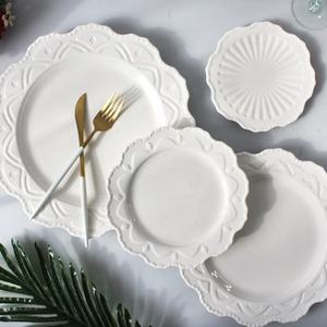Vente en gros de décalcomanie méditerranéenne peinte à la main en relief bleu dentelle assiete en porcelaine creuses assiette à dessert en céramique pour mariage - Product Image 6
