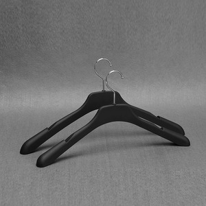 Cintres Premium pour hommes en plastique ABS en caoutchouc personnalisé noir - Product Image 1