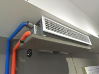 Système HVAC à ventilo-convecteur FCU dissimulé horizontal pour la climatisation de bureau d'hôtel résidentiel avec des caractéristiques d'eau chaude et froide