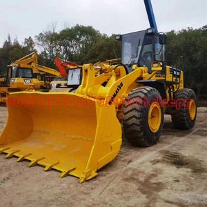 Komatsu Mini-chargeur d'occasion d'une capacité de 5 tonnes avec moteur central, pompe à roulement, composants de boîte de vitesses - Product Image 4