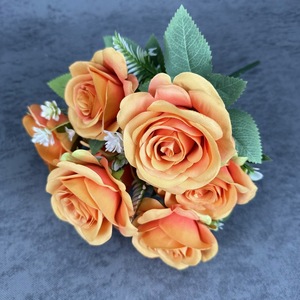 Ramo de 7 Cabezas de Rosas Artificiales de Seda con Aroma, Estilo Europeo, para Novias, Graduaciones, Bodas, Decoración del Hogar, Venta al Por Mayor - Product Image 3