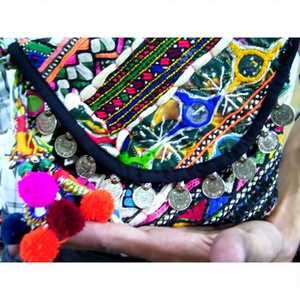 Bolso Bandolera de Algodón Ecológico Hecho a Mano Estilo Banjara, Colorido, Bordado, Estilo Vintage, para Uso Diario, con Cierre de Cremallera, Portátil - Product Image 1