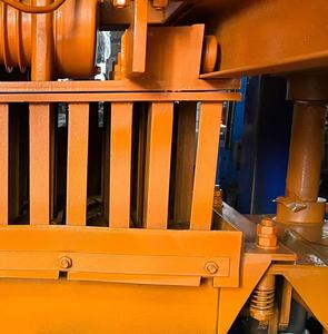 QTJ4-24 mesin pembuat blok semen beton Semi otomatis Paving bata beton padat berongga mengunci blok semen - Product Image 5