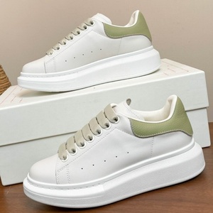 Chaussures de sport de la série skateboard classique de designer, confortables et respirantes, avec lacets et semelle épaisse - Product Image 1