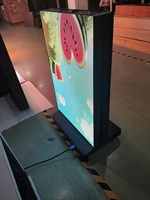 Schermo da Poster a LED a colori flessibile da 2.5mm Pixel pece 1000cd luminosità struttura pieghevole per un uso Versatile in interni/esterni