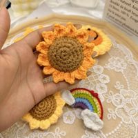 Crocheté à la main DIY Tournesols mignons Tournesols souriants Arcs-en-ciel Accessoires de vêtements en laine et accessoires pour filles