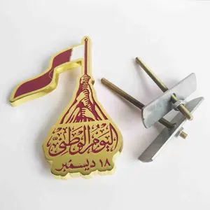 Paduan seng die casting emas negara logam dari bendera Qatar kisi depan mobil gril lencana emblem dengan pelat logam baut sekrup