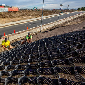 Géocell en HDPE de haute qualité, profondeur 150 mm, stabilisateur de <span class=keywords><strong>gravier</strong></span> en <span class=keywords><strong>nid</strong></span> <span class=keywords><strong>d</strong></span>'<span class=keywords><strong>abeille</strong></span> pour le <span class=keywords><strong>sol</strong></span> de garage et le renforcement du terrain - Product Image 2