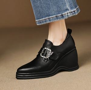 Chaussures en cuir pleine fleur à bout pointu, couleur unie, avec boucle de ceinture en forme de papillon en peau de mouton sur la partie supérieure - Product Image 3