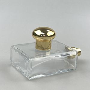 Bouchon de flacon de parfum personnalisable en alliage de zinc unique avec pulvérisateur à pompe - Product Image 5