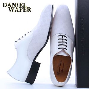 Chaussures de soirée noires et blanches à bout pointu pour mariage, style britannique original pour hommes - Product Image 2