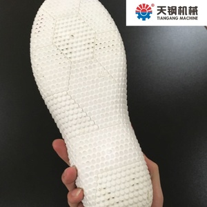 Automatische 4-stationen watergekoelde machine voor het maken van PVC/TPR zolen in één kleur - Product Image 3