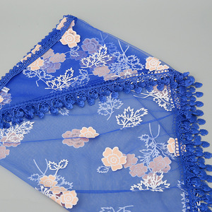 Offre Spéciale couleur unie fleur imprimé triangulaire écharpe <span class=keywords><strong>Voile</strong></span> avec glands châle Foulard étole dames <span class=keywords><strong>Bonnet</strong></span> mantille <span class=keywords><strong>voile</strong></span> - Product Image 4