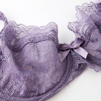 Ensemble de lingerie féminine haut de gamme en dentelle — Soutien-gorge à armatures et culotte en dentelle (Ensemble 2 pièces)