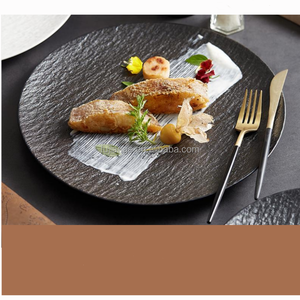 Assiettes à soupe et à pâtes à large bordure en céramique et <span class=keywords><strong>porcelaine</strong></span> <span class=keywords><strong>noire</strong></span>, style japonais, pour restaurants et hôtels, idéales pour la restauration fine. - Product Image 5