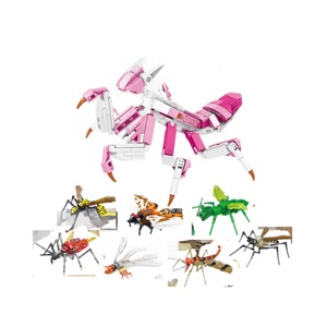 Modelo de ensamblaje de la familia de insectos brillantes: <span class=keywords><strong>Mantis</strong></span>, abeja, polilla tigre, insecto de lazosa - Juguete de bloques de construcción para niños - Product Image 1