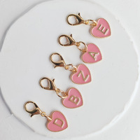 Pendentif porte-clés cœur 26 lettres en alliage de zinc, finition émail, fermoir mousqueton, breloque de sac, accessoire initial personnalisé pour cadeau souvenir