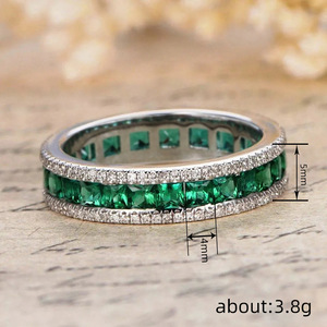 Anello dal Design Elegante di Colore Verde, Stile Serale, Anello da Dito per Donne - Product Image 4