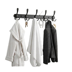 Rail mural noir mat avec 5 crochets pour serviettes, peignoirs, manteaux, design minimaliste, gain de place, rangement pour salle de bain - Product Image 1