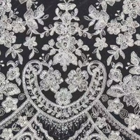 Tissu en dentelle brodée de haute qualité avec perles florales 3D et maille pour robe de mariée
