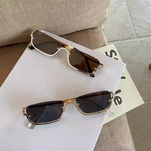 Nouvelles Lunettes de Soleil Métalliques Rectangulaires 2026 pour Femmes – Montures Tendance Petites Carrées – Verres Populaires pour Dames – Vente en Gros - Product Image 2