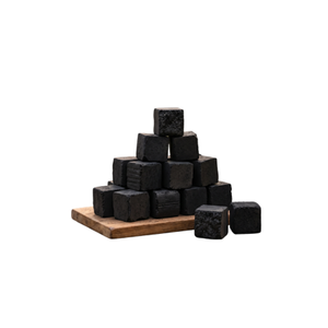 Briquettes de charbon de coco premium fabriquées à partir de coques de noix de coco naturelles pour une expérience de grillade écologique et sans fumée. - Product Image 2