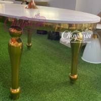 Table de salle à manger ovale moderne de luxe en verre, personnalisable, avec piètement en acier inoxydable doré brillant, idéale pour les mariages et événements – Vente en gros directe usine