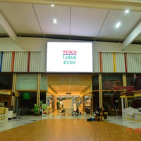 Écran LED de bienvenue publicitaire personnalisé pour porte de magasin en couleur intérieure P2mm Affichage LED sans couture pour épissure Panneau LED pour boutique