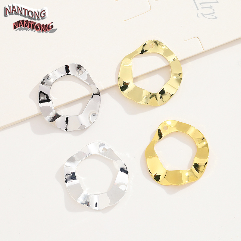 1. Pendentif cercle irrégulier géométrique [Env. 25 mm de diamètre]