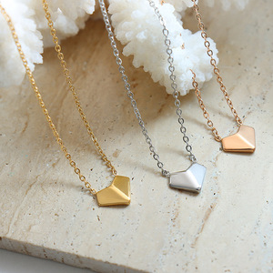 สร้อยคอรูปหัวใจโอริกามิสแตนเลสสตีล |   เคลือบทอง 18K ด้วยเทคนิค PVD |   ดีไซน์คลาสสิก |   ป้องกันการแพ้และกันน้ำ - Product Image 4