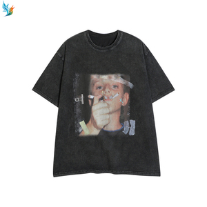 Camiseta Oversize Vintage Negra Lavada para <span class=keywords><strong>Hombre</strong></span> con Estampado de Rapero, Estilo Urbano Casual y Corte Holgado con Cuello Redondo - Product Image 1