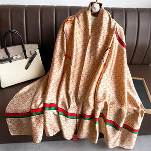 <span class=keywords><strong>Foulard</strong></span> di Poliestere Effetto Seta Firmato di Lusso 2025 da Donna con Stampa a Lettere per Abiti da Sera Estivi per Adulti - Product Image 2